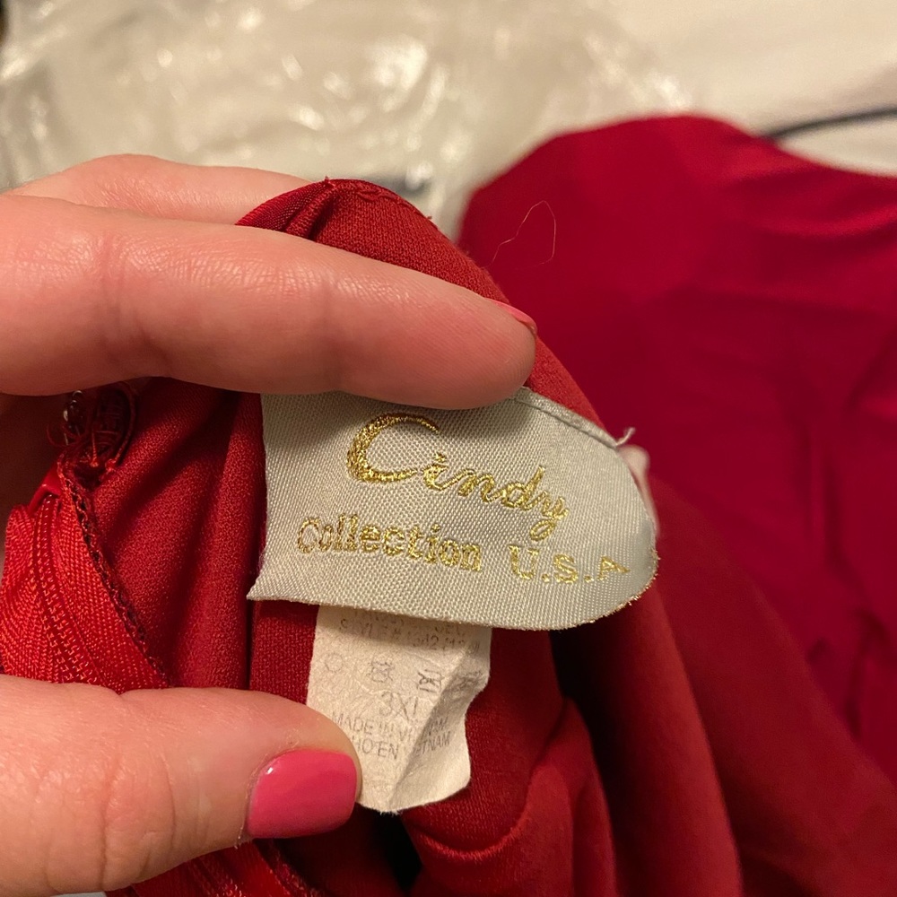 Red Cindy Collection - Picture 6 of 8